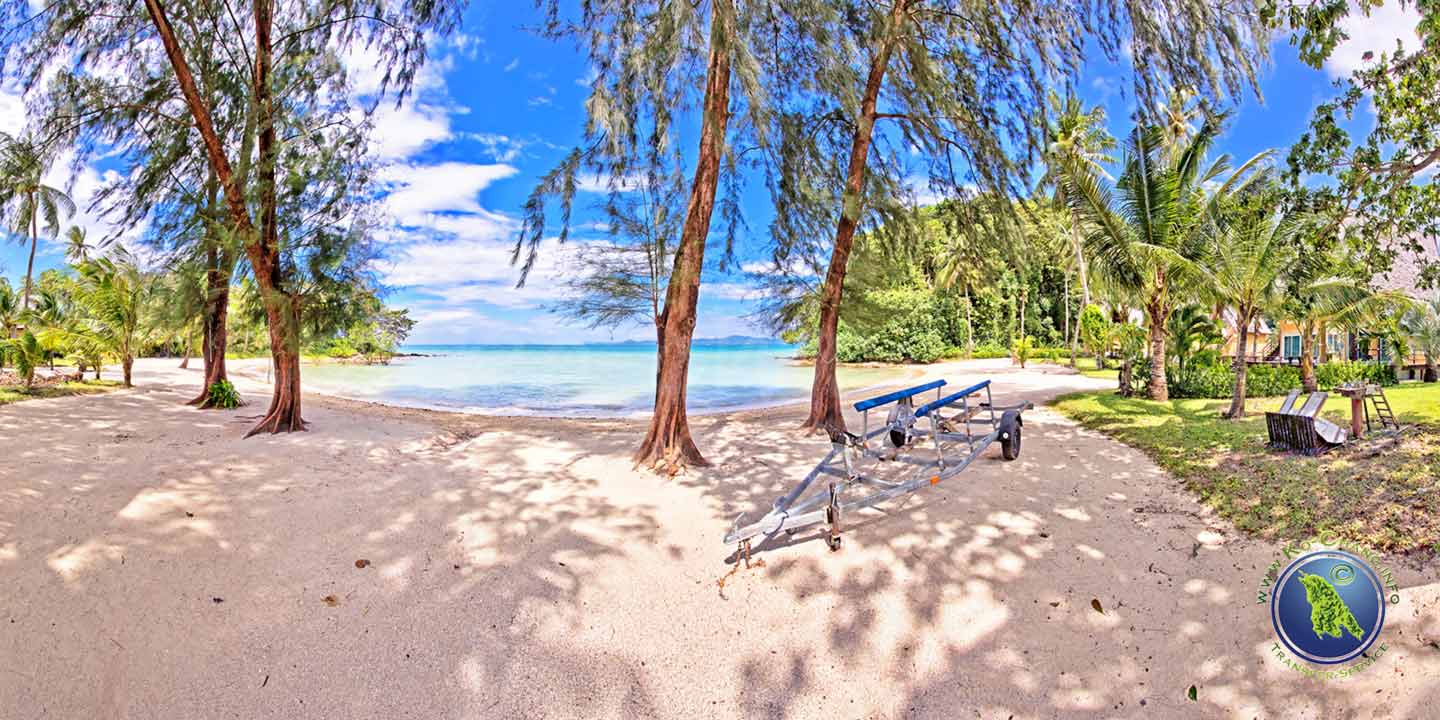 Halfmoon Beach in der Klong Son Bucht auf Koh Chang